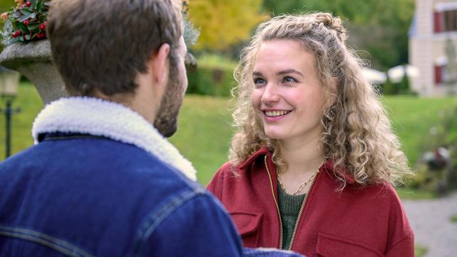 Bild: ARD/Christof Arnold Maja (Christina Arends) erfährt im Beisein von Florian (Arne Löber), dass Selina aufgewacht ist.
