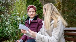 Maja (Christina Arends) leidet unter ihren Lügen, kann sich aber ihrer Mutter Selina (Katja Rosin) nicht anvertrauen.