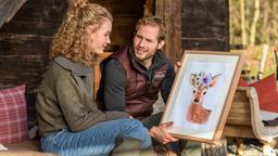 Maja (Christina Arends) möchte gemeinsam mit Florian (Arne Löber) den Wald aufforsten.