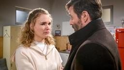 Maja (Christina Arends) trifft es schwer, dass ihr Vater Cornelius (Christoph Mory) keine Chance mehr sieht und deshalb untertauchen will.