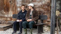 Max (Stefan Hartmann) ist bestürzt, als er von Carolins Plänen mit Vanessa erfährt (mit Johannes Huth).