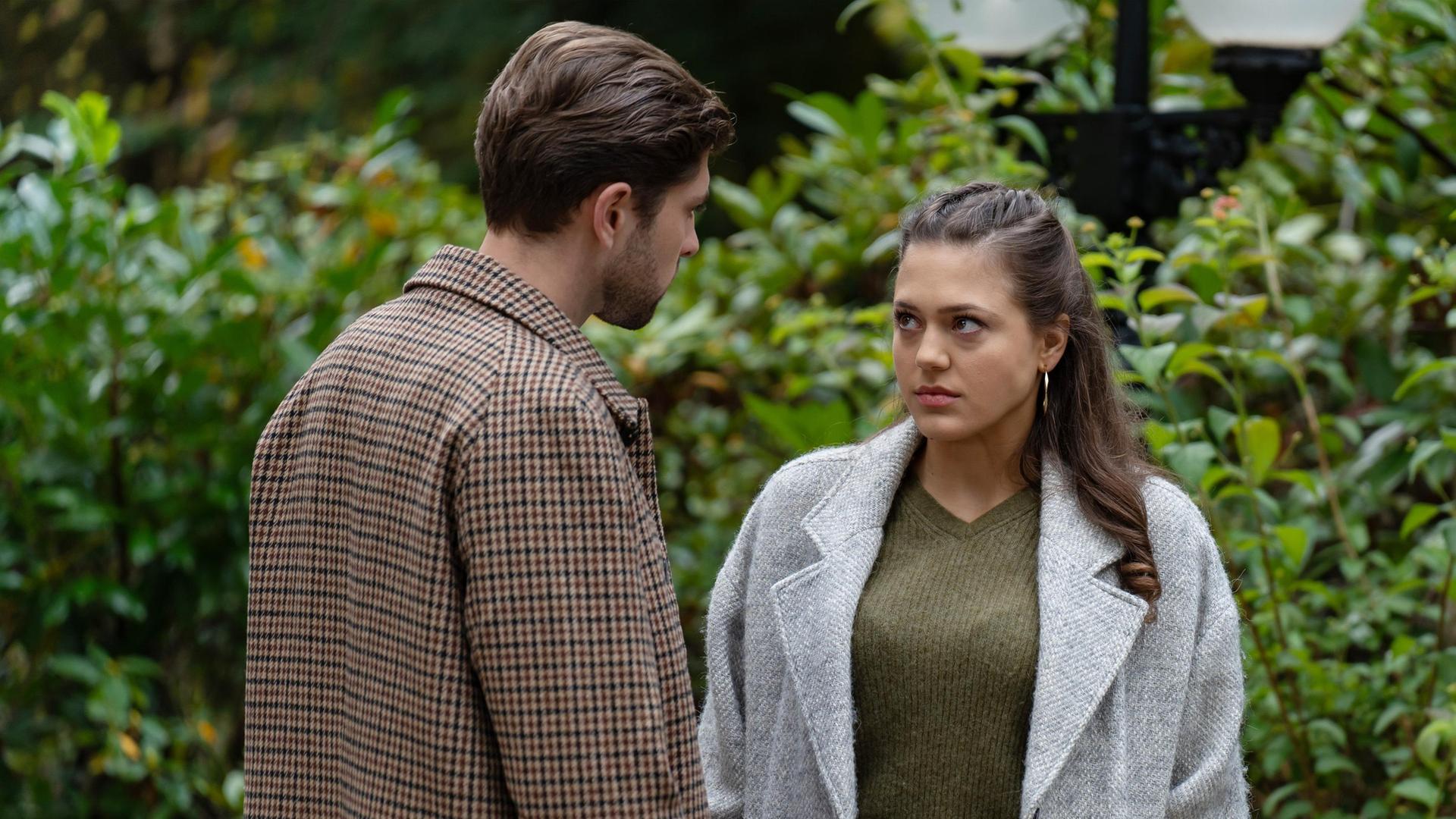 Maxi (KAtharina Scheuba) lässt für Henry (Elias Reichert) die einmalige Chance verstreichen, neue Munition