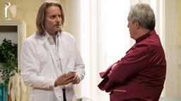 Michael (Erich Altenkopf) bittet André (Joachim Lätsch) genervt, ihn mit seinen Verschwörungstheorien zu verschonen.