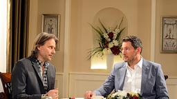 Michael (Erich Altenkopf) bittet Christoph (Dieter Bach) darum, seinen Vater zur Operation zu überreden.