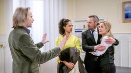 Michael (Erich Altenkopf. l. mit Dionne Wudu, 2.v.l., Sven Waasner, 2.v.r. und Tanja Lanäus) überzeugt die anderen mehr schlecht als recht, dass sie eine Dummheit wie den Shuttle-Diebstahl nie begangen hätten.