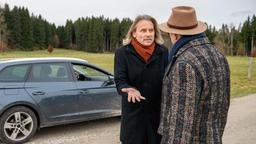 Michael (Erich Altenkopf) verwickelt sich vor André (Joachim Lätsch), bezüglich seines Unfalls, in Widersprüche.