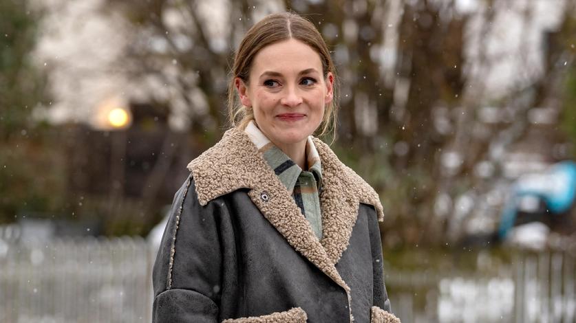 Natalie (Teresa Klamert) ist erleichtert, als sie hört, dass Ana unter ihre Geschichte mit Vincent einen Schlussstrich gezogen hat.