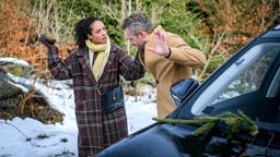 Nicole (Dionne Wudu) will mit Eriks (Sven Waasner) Hilfe versuchen, ihre Spuren zu verwischen.