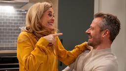 Nicoles Anruf verhindert gerade noch Eriks (Sven Waasner) folgenschweres Geständnis gegenüber Yvonne (Tanja Lanäus).