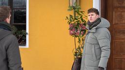 Philipp (Robin Schick) ist getroffen, als Vincent (Martin Walde) aufgebracht sicher ist, dass Ana ihm nie wieder vertrauen wird, egal wie sehr er sich ins Zeug legt.