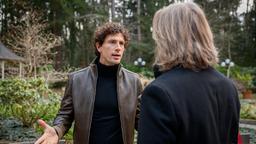 Raphael (Jakob Graf) fordert Michael (Erich Altenkopf) auf, sich von Rosalie zu trennen.
