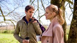 Sebastian (Kai Albrecht) äußert gegenüber Luisa (Magdalena Steinlein) seine Zweifel an Beatrices reumütigem Verhalten.