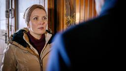 Selina (Katja Rosin) ist getroffen, als Christoph (Dieter Bach) sie beschuldigt , ihn verraten zu haben.