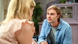 Steffen (Christopher Reinhardt) beschwört Amelie (Julia Gruber), ihn nicht zu verraten.