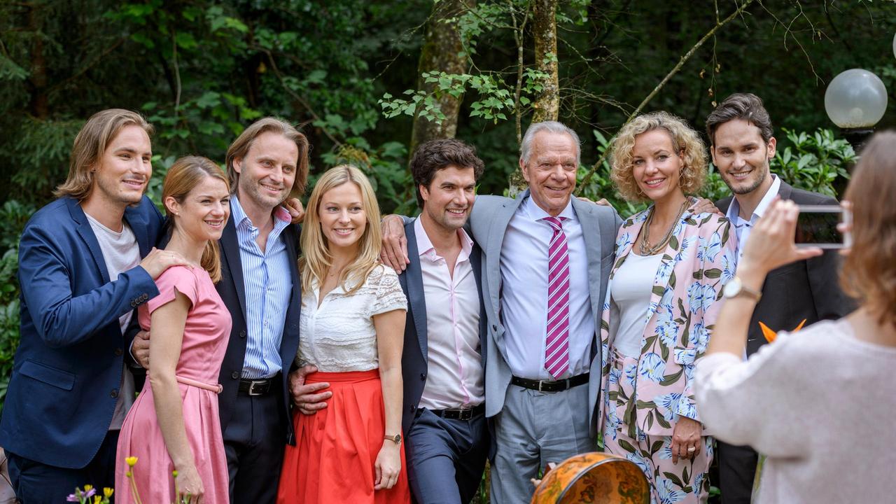 Alexander milza (William), Lucy Scherer (Marlene), Erich Altenkopf (Michael), Sarah Stork (Sandra), Moritz Tittel (Constantine), Dirk Galuba (Werner), Melanie Wiegmann (Natasha) e Daniel FunFrock (Moritz).