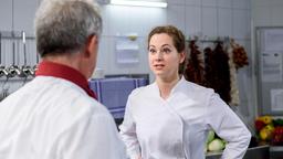 Tina (Christin Balogh) stellt André (Joachim Lätsch) ärgerlich zur Rede.