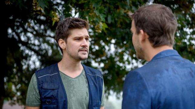 Bild: ARD/Christof Arnold Tobias (Max Beier) gesteht Boris (Florian Frowein) die ganze Wahrheit.
