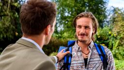 Um sich von seinem Frust über Susan abzulenken, beschließt William (Alexander Milz), eine Wanderung zu machen. Dass Clara ihn begleitet, verschweigt er Adrian (Max Alberti).