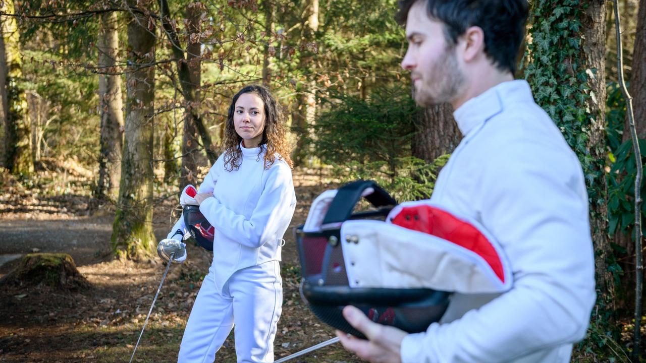 Vanessa (Jeannine Gaspár) beeindruckt Georg (Robert Herrmanns) beim Training.