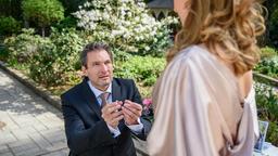 Verlobung: Christoph (Dieter Bach) ist überrascht, wie Ariane (Viola Wedekind) auf seine Liebeserklärung reagiert.