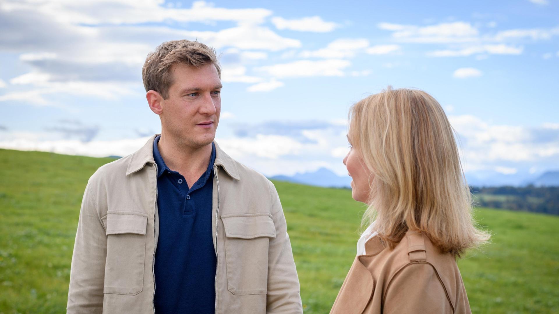 Vincent (Martin Walde) verschweigt Katja (Isabell Stern), dass das Treffen mit Markus nicht wirklich gut