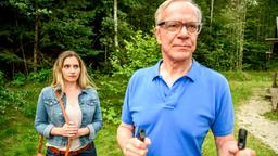 Werner (Dirk Galuba) bietet Nadine (Isabella Surel) seine Hilfe an.