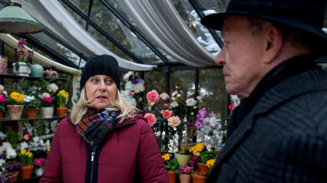 Bild: ARD/Christof Arnold Werner (Dirk Galuba) und Charlotte (Mona Seefried)