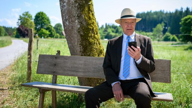 Bild: ARD/WDR/Christof Arnold Werner (Dirk Galuba) erfährt überrumpelt, dass Robert in Italien bleiben wird.