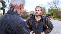Werner (Dirk Galuba) erfährt von Florian (Arne Löber), dass das Kurhotel-Projekt vor dem endgültigen Scheitern steht.