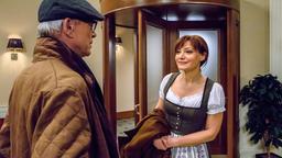 Werner (Dirk Galuba) ist nicht begeistert davon, dass Susan (Marion Mitterhammer) im Bräustüberl als Kellnerin arbeiten will.