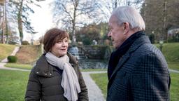 Werner (Dirk Galuba) lädt Susan (Marion Mitterhammer) zu einer Aussprache ins Restaurant ein.