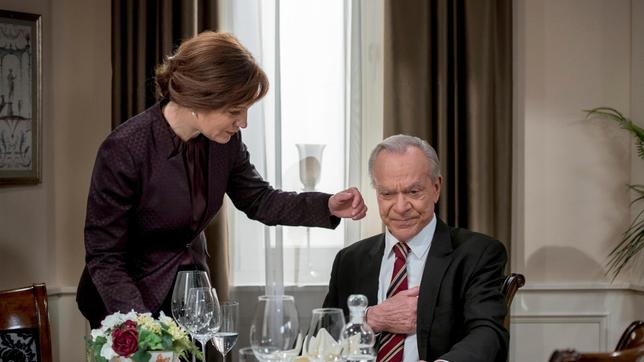 Bild: ARD/Christof Arnold Werner (Dirk Galuba) versucht mit allen Mitteln, Susan (Marion Mitterhammer) von seiner Aufrichtigkeit zu überzeugen.