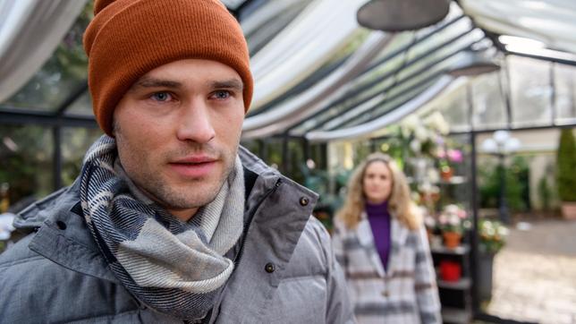 Bild: ARD/Christof Arnold Wird Steffen (Christopher Reinhardt) seinen Entschluss rückgängig machen und doch noch mit Franzi (Léa Wegmann) ins Geschäft kommen?