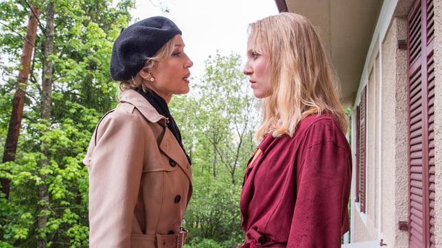 Bild: ARD/Marco Meenen Zwischen Desirée (Louisa von Spies) und Beatrice (Isabella Hübner) kommt es zu einem verhängnisvollen Streit.