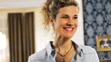 Bild: ARD/Ann Paur Birte Wentzek spielt Poppy Schweitzer.