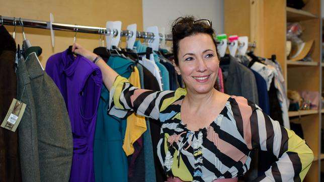 Bild: ARD/Christof Arnold Myriam Tümmers in der Garderobe