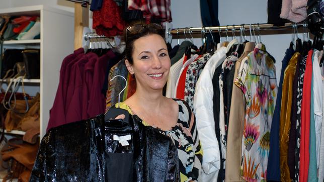 Bild: ARD/Christof Arnold Myriam Tümmers in der Garderobe
