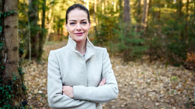 Kristina Dörfer spielt Alexandra Auerbach. 