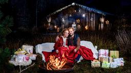 Das Traumpaar der 17. Staffel "Sturm der Liebe", verkörpert von Arne Löber (l.) und Christina Arends (r.), wünscht ein schönes Weihnachtsfest und Glück und Gesundheit für das Neue Jahr.