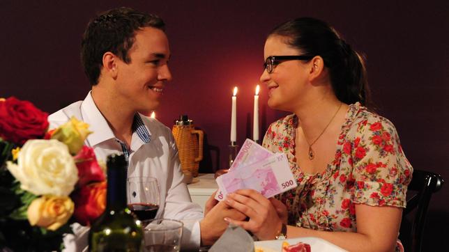 Bild: DasErste.de Sturm der Liebe Valentinstag 2016: Xaver und Sybille genießen ein romantisches Abendessen