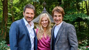 Bild: ARD/Christof Arnold Christoph Saalfeld (Dieter Bach), Alicia (Larissa Marolt) und Viktor Saalfeld (Sebastian Fischer).