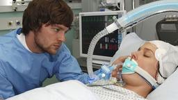 Lukas an Annikas Krankenbett