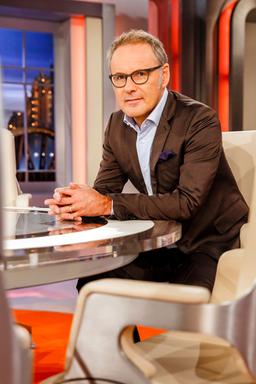 Bild: NDR/Morris Mac Matzen Reinhold Beckmann in seinem neuen "Beckmann"-Studio