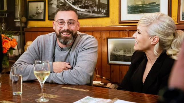 Gastgeberin Ina Müller begrüßt im Schellfischposten in dieser Sendung: Den Musiker Sido und die Schauspielerin Margie Kinsky, das Duo Milou & Flint und die Band Leoniden. Foto: Sido, Ina Müller.