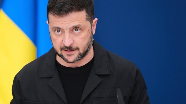 Wolodymyr Selenskyj, Präsident der Ukraine, spricht während einer Pressekonferenz im EU-Hauptquartier in Brüssel. Das Treffen findet einen Tag vor den Gesprächen statt, die Selenskyj mit US-Präsident Trump in Washington führen wird. Wolodymyr Selenskyj, Präsident der Ukraine, spricht während einer Pressekonferenz im EU-Hauptquartier in Brüssel. Das Treffen findet einen Tag vor den Gesprächen statt, die Selenskyj mit US-Präsident Trump in Washington führen wird. 
