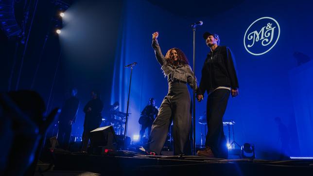 Bild: MDR/ARD Kultur/Beben Berlin „Max & Joy – Komm näher“ – die dreiteilige Doku-Serie begleitet das Musikerpaar Joy Denalane und Max Herre auf ihrer musikalischen Reise zum ersten gemeinsamen Album. Die Koproduktion von ARD Kultur, SWR, BR und rbb ist ab 8. Mai in der ARD Mediathek zu sehen. In persönlichen Gesprächen und mit bislang unveröffentlichten Privataufnahmen teilen sie ihre Liebes- und Lebensgeschichte.