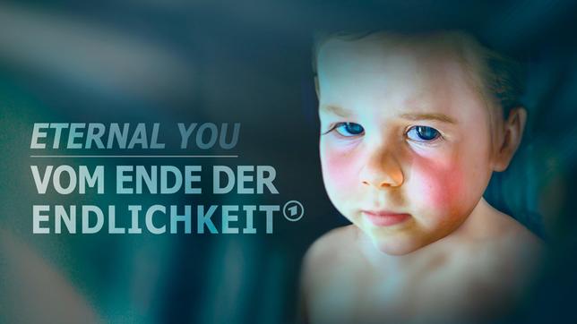 Bild: WDR/Gareth Moon/beetz brothers film production Mithilfe Künstlicher Intelligenz schaffen Start-Ups digitale Avatare, die es Trauernden ermöglichen, mit ihren verstorbenen Liebsten in Kontakt zu treten. Eine filmische Erkundung eines tiefen menschlichen Wunsches. Was passiert, wenn der Traum von der Unsterblichkeit in ein Produkt verwandelt wird? - KeyVisual