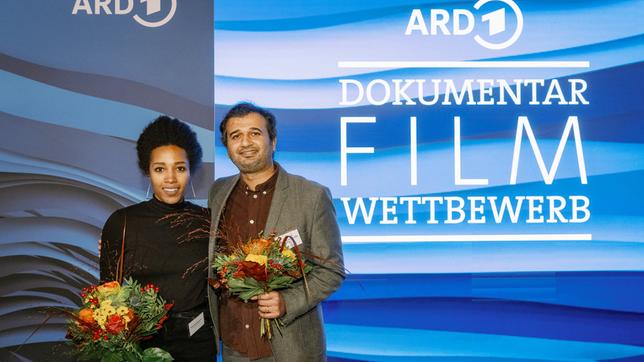 Bild: MDR/Stephan Flad ARD Dokumentarfilm-Wettbewerb 2021 - Leipzig 27. Oktober 2021 - im Bild: Adithya Sambamurthy (rechts) Produzent „Reporter/Refugee“