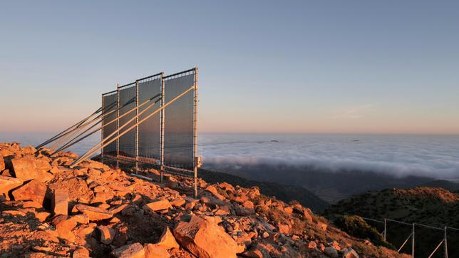 Bild: HR/Peter Trautwein Trinkwasser aus Nebel: Wolkenfänger im Süden Marokkos.
