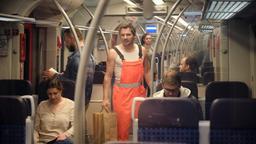 Der Erpresser hat Sebastian Bootz (Felix Klare) in eine S-Bahn gelenkt, aus deren Fenster er zu einem bestimmten Zeitpunkt die Geldpakete werfen soll.